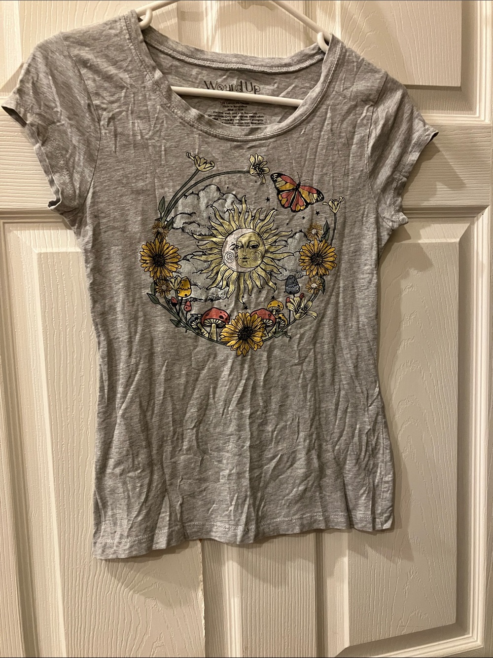 Wound Up Gray Sun & Sunflower Graphic Short-Sleeve Tee